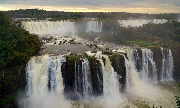Az Iguazú-vízesés egyetlen nap alatt
