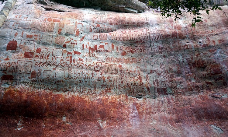 Amazónia múltja sziklákra van festve