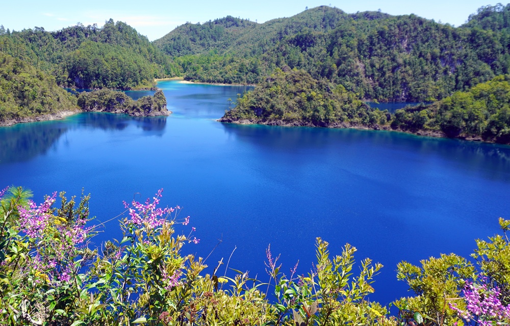 Chinkultic romvárosa és Montebello színes tavai